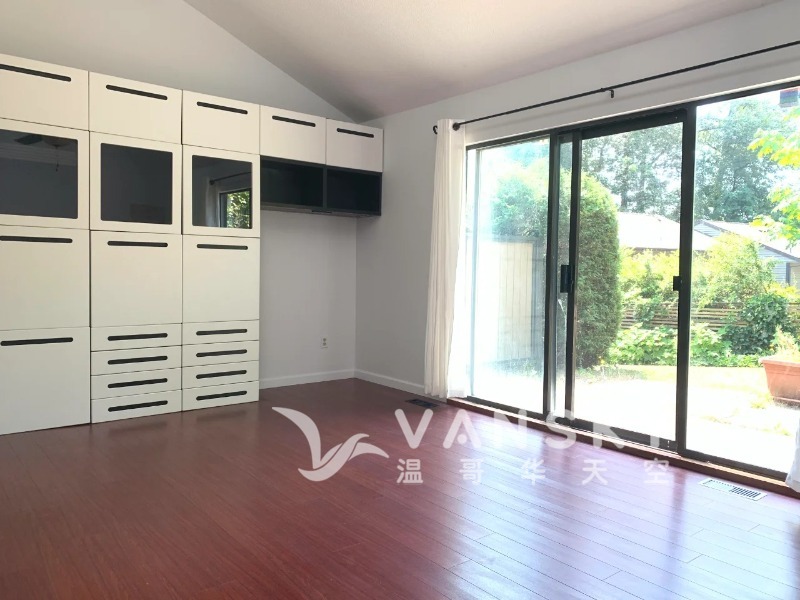 250227054705_本拿比Simon Fraser Village 三卧联排出租_5_Rick Li - 1NE地产_来自小红书网页版.jpg